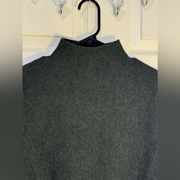 Tahari Dark Gray Mock Neck Minimalist Oversized Sweater Size Large 3/4 sleeve - Picture 7 of 10